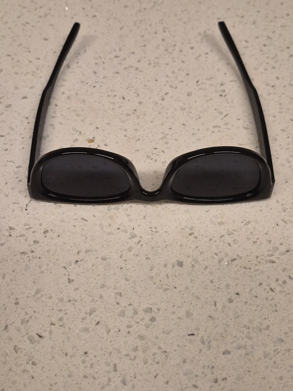 Classic Black Men's Sunglasses - Timeless Cat-Eye Frame